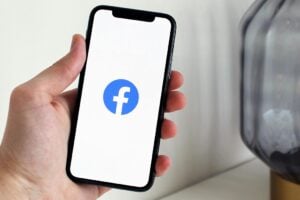  - preview-media-1-facebook-logo-on-smartphone